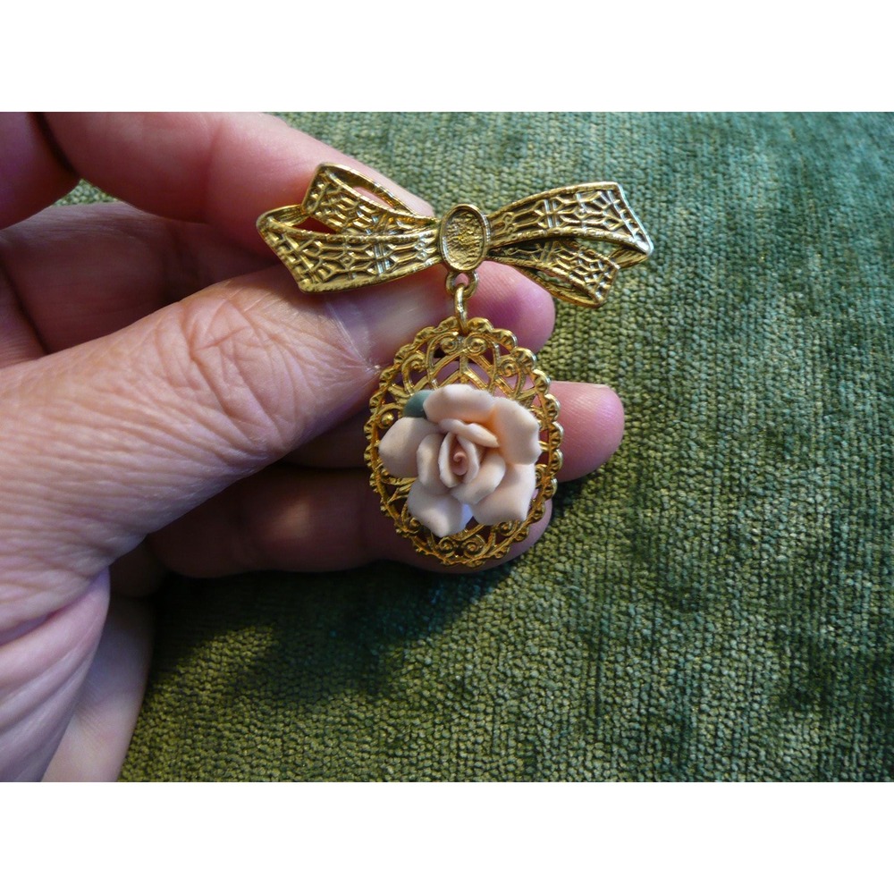 Vintage Gold Tone Filigree Bow Brooch, Pink Rose Dangle Pin, Victorian Revival - Picture 8 of 10